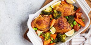 Recettes de poulet rôti avec des légumes pour un repas complet
